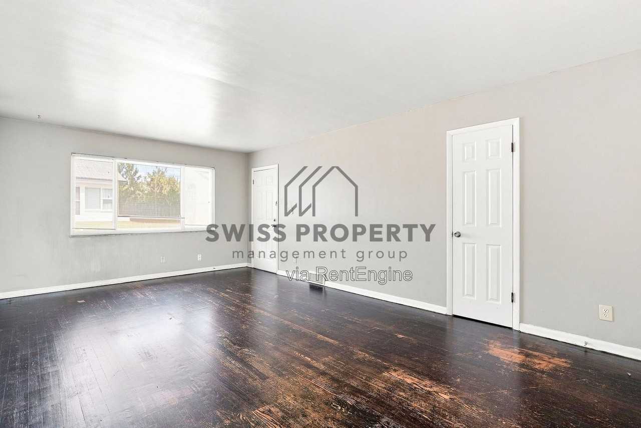 4994 N High St #D4 - Photo 4 of 16
