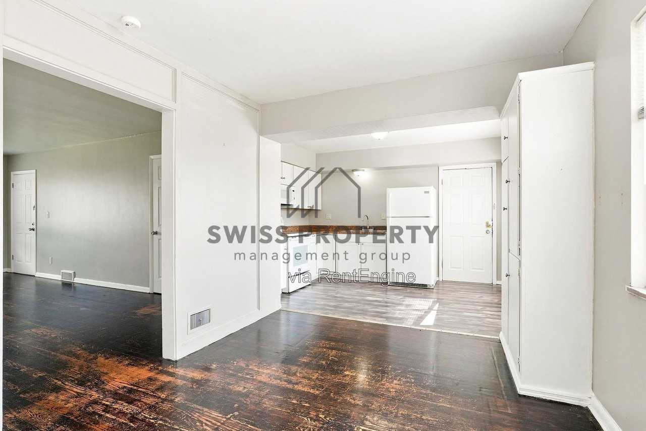4994 N High St #D4 - Photo 5 of 16