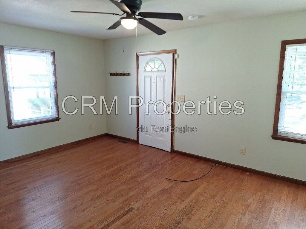 2203 S Pershing Dr - Photo 3 of 23