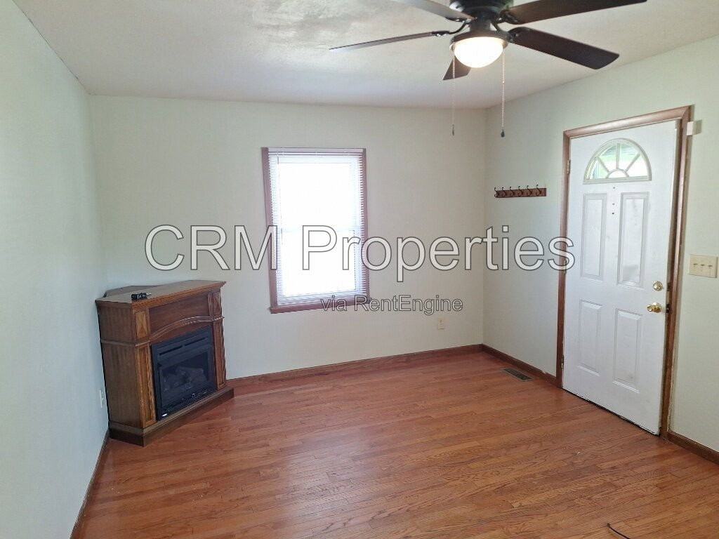 2203 S Pershing Dr - Photo 4 of 23