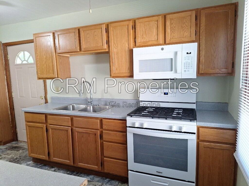 2203 S Pershing Dr - Photo 6 of 23