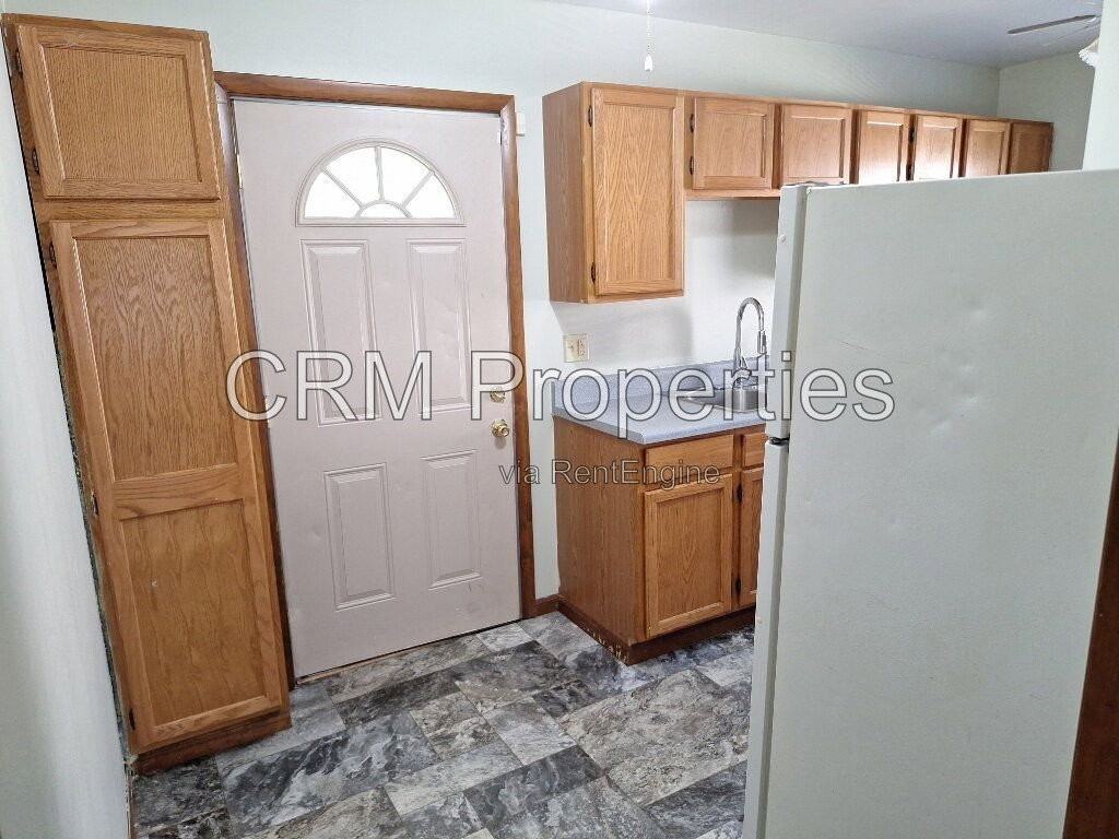 2203 S Pershing Dr - Photo 7 of 23