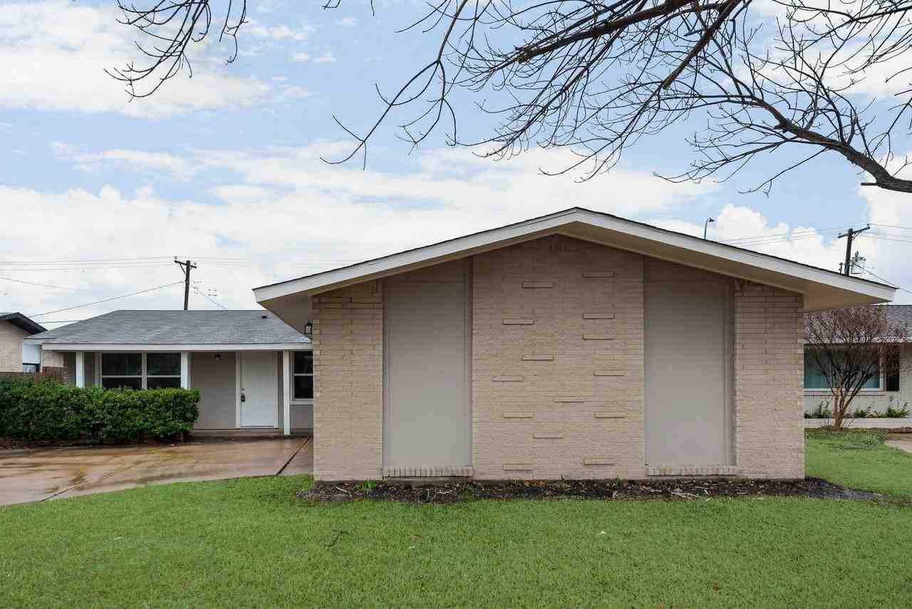 12051 High Meadow Dr - Photo 3 of 18