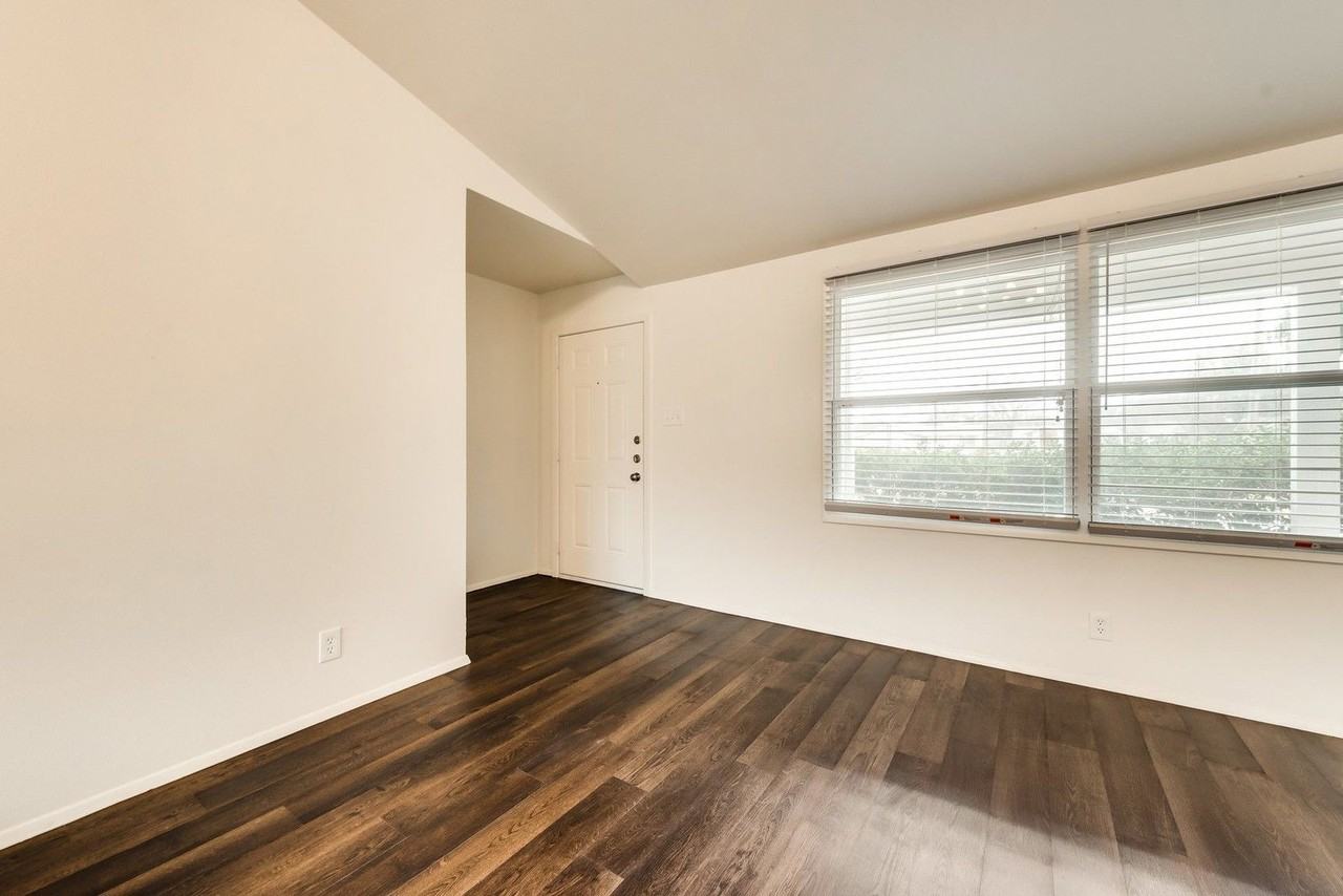 12051 High Meadow Dr - Photo 4 of 18