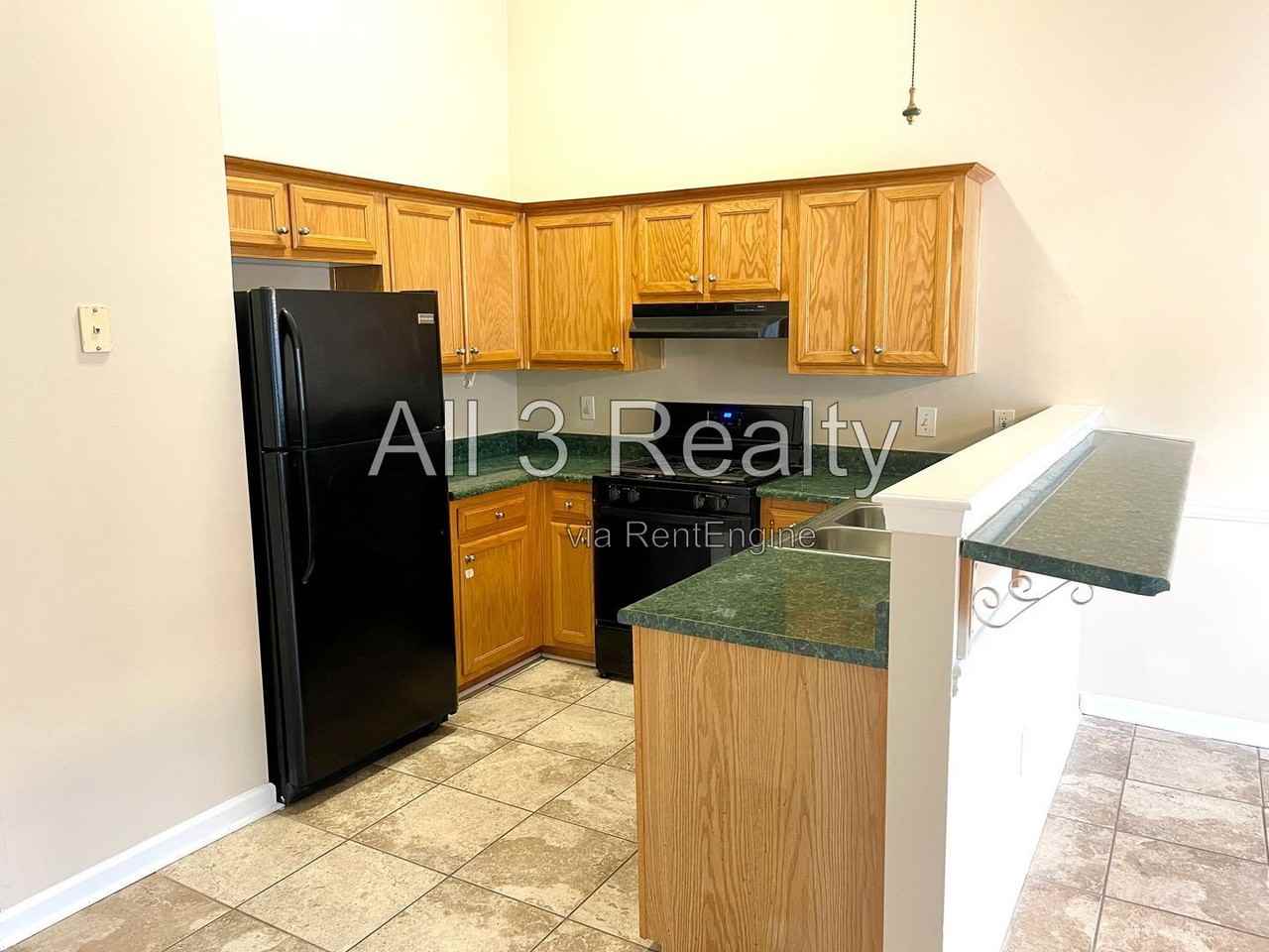 918 Moonlit Cres - Photo 7 of 26