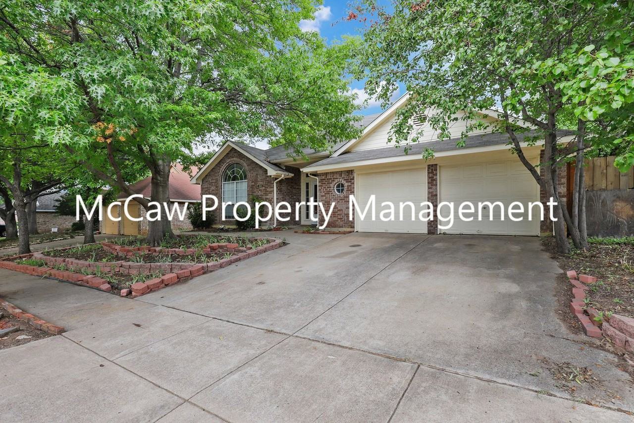 224 Brittany Dr - Photo 2 of 22