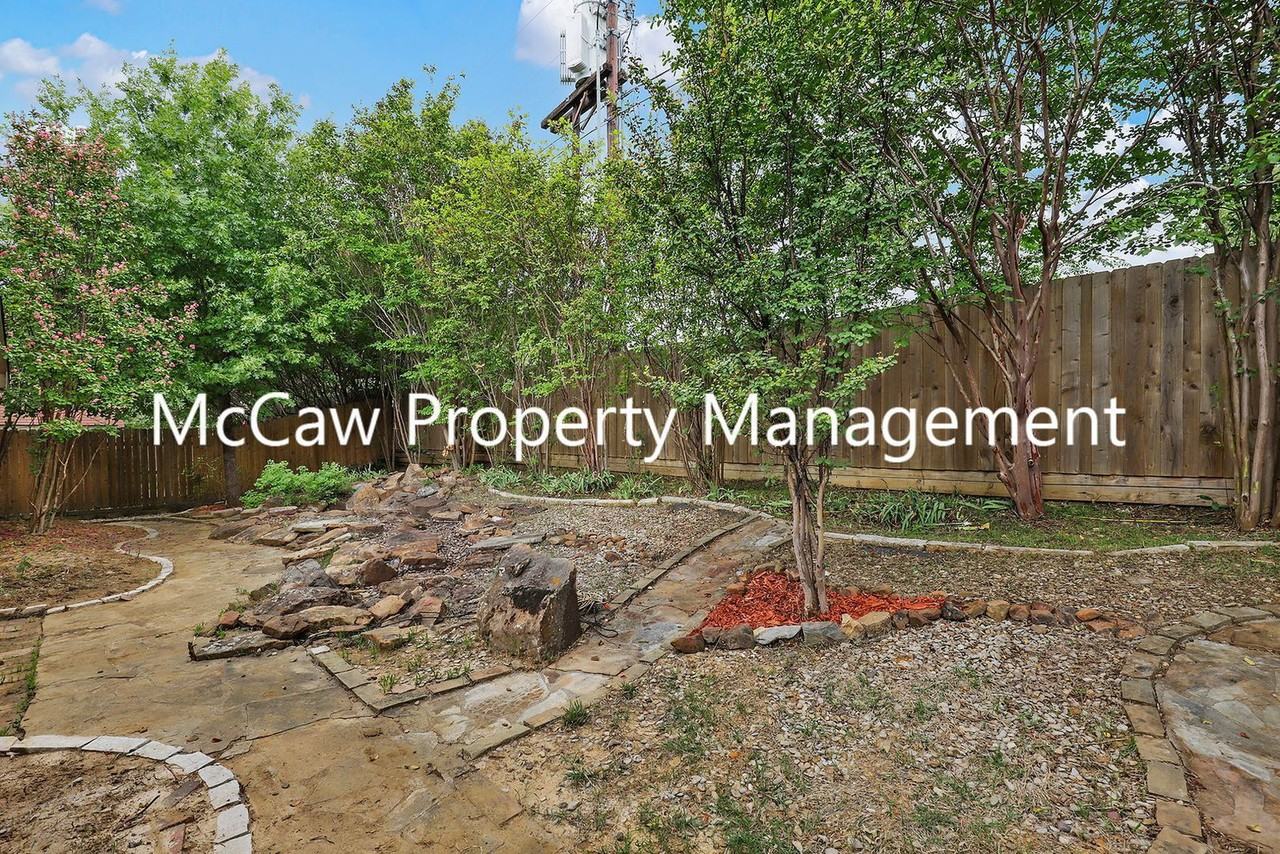 224 Brittany Dr - Photo 4 of 22