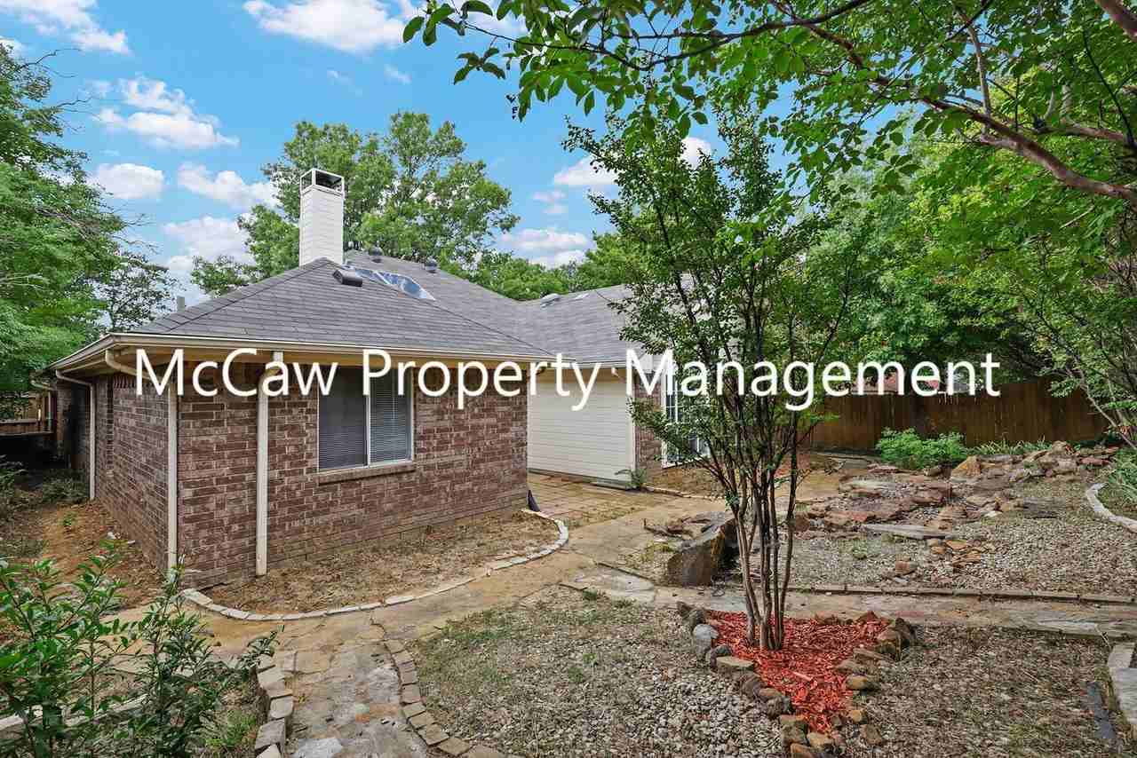 224 Brittany Dr - Photo 5 of 22