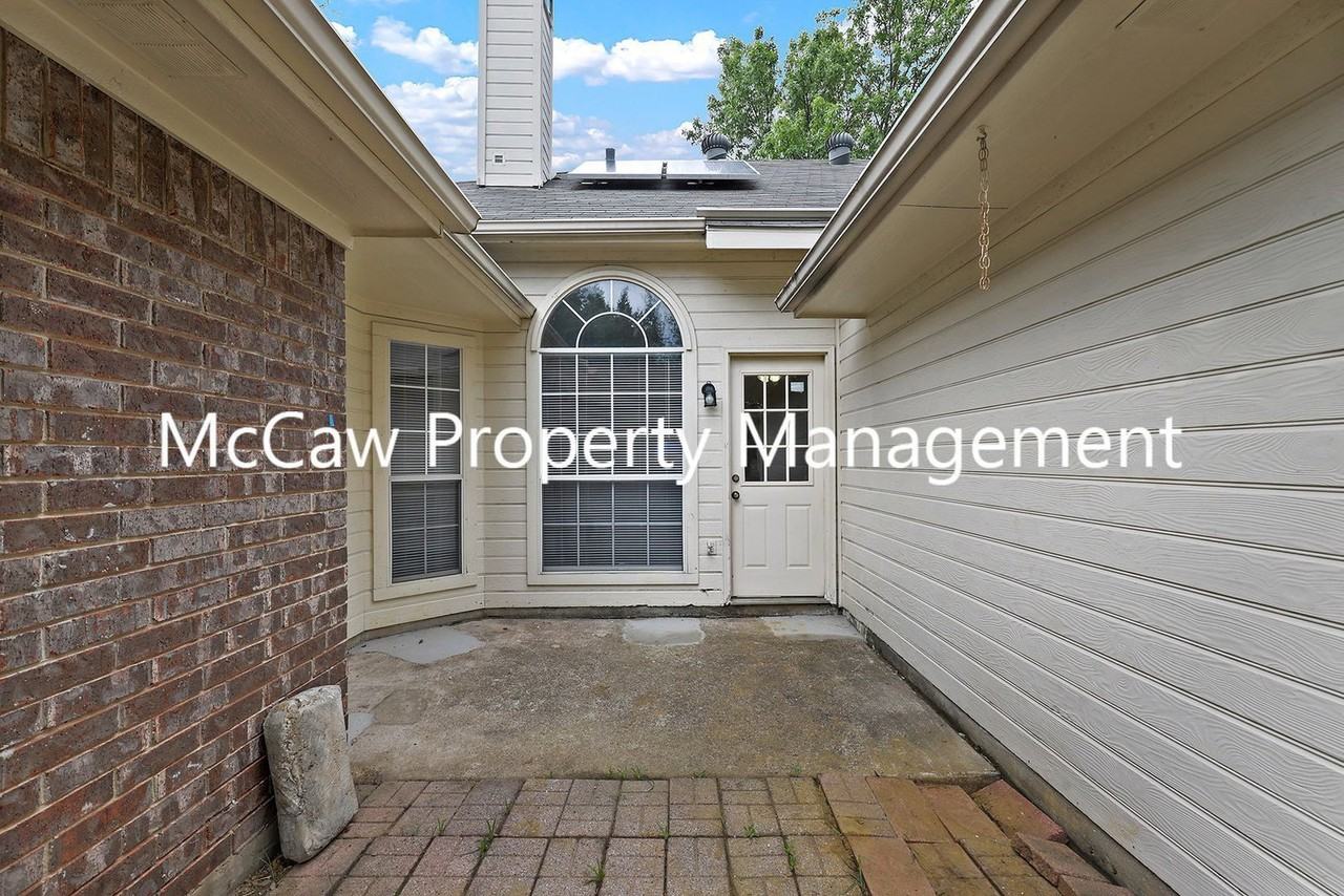 224 Brittany Dr - Photo 6 of 22