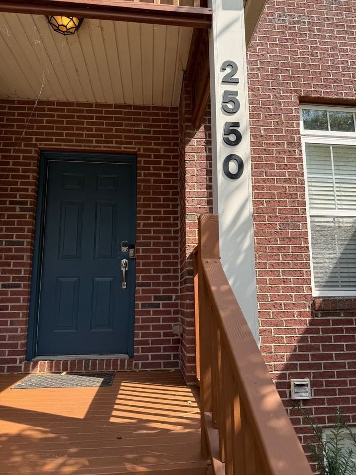 2550 Cleinview Ave - Photo 4 of 39