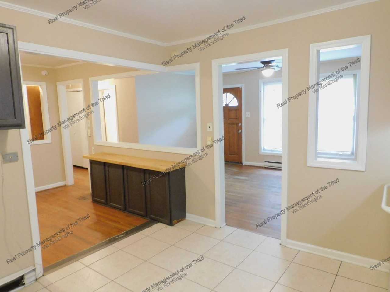 1404 Lincoln St - Photo 5 of 23