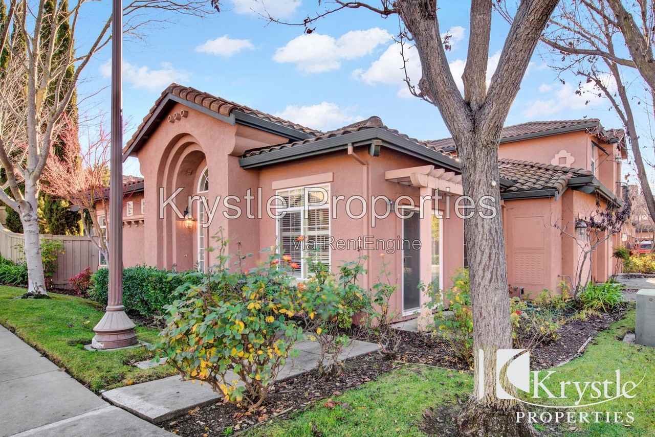 8401 Benavente Ct - Photo 2 of 25