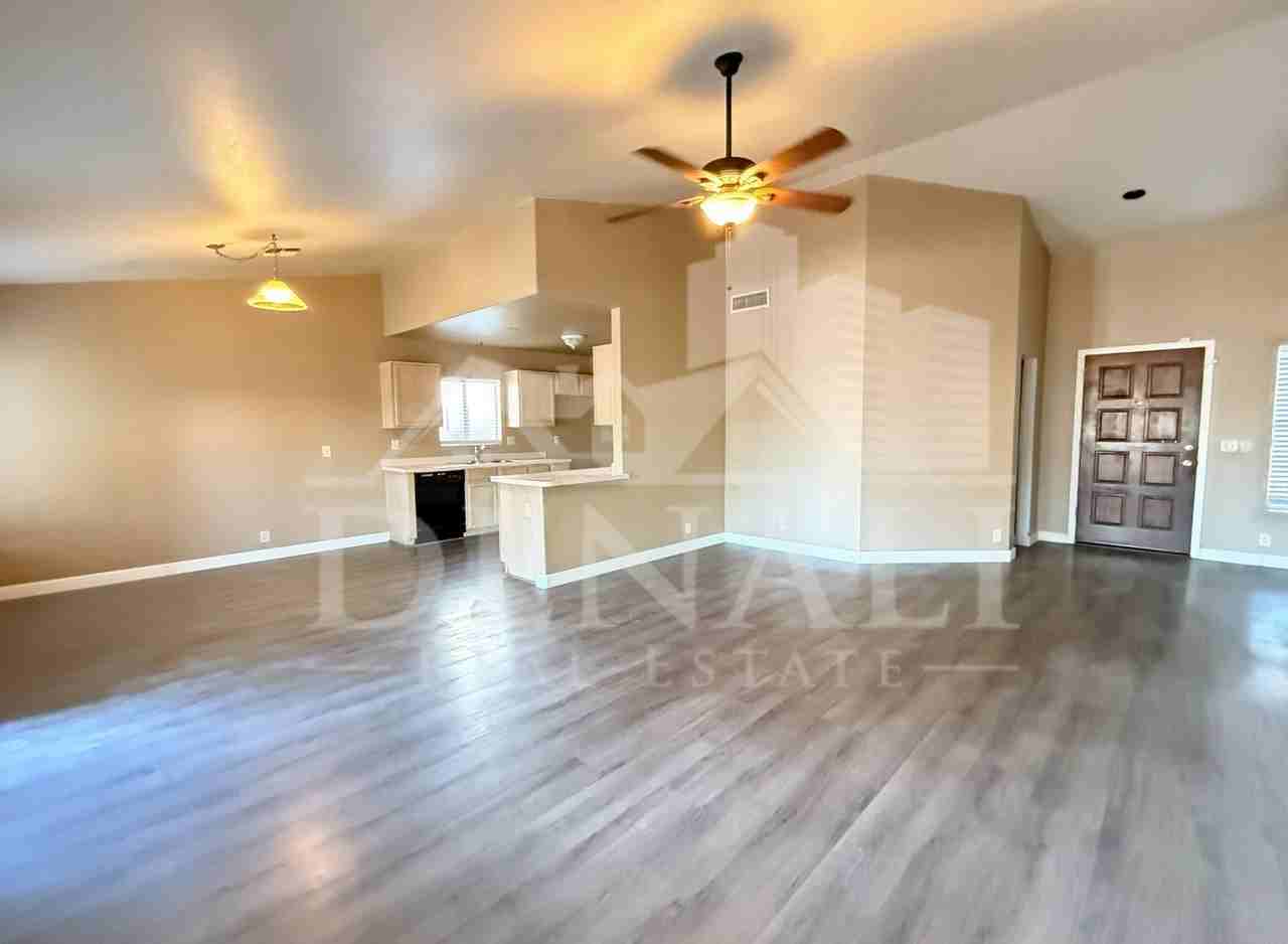 10225 W Windsor Blvd - Photo 4 of 17