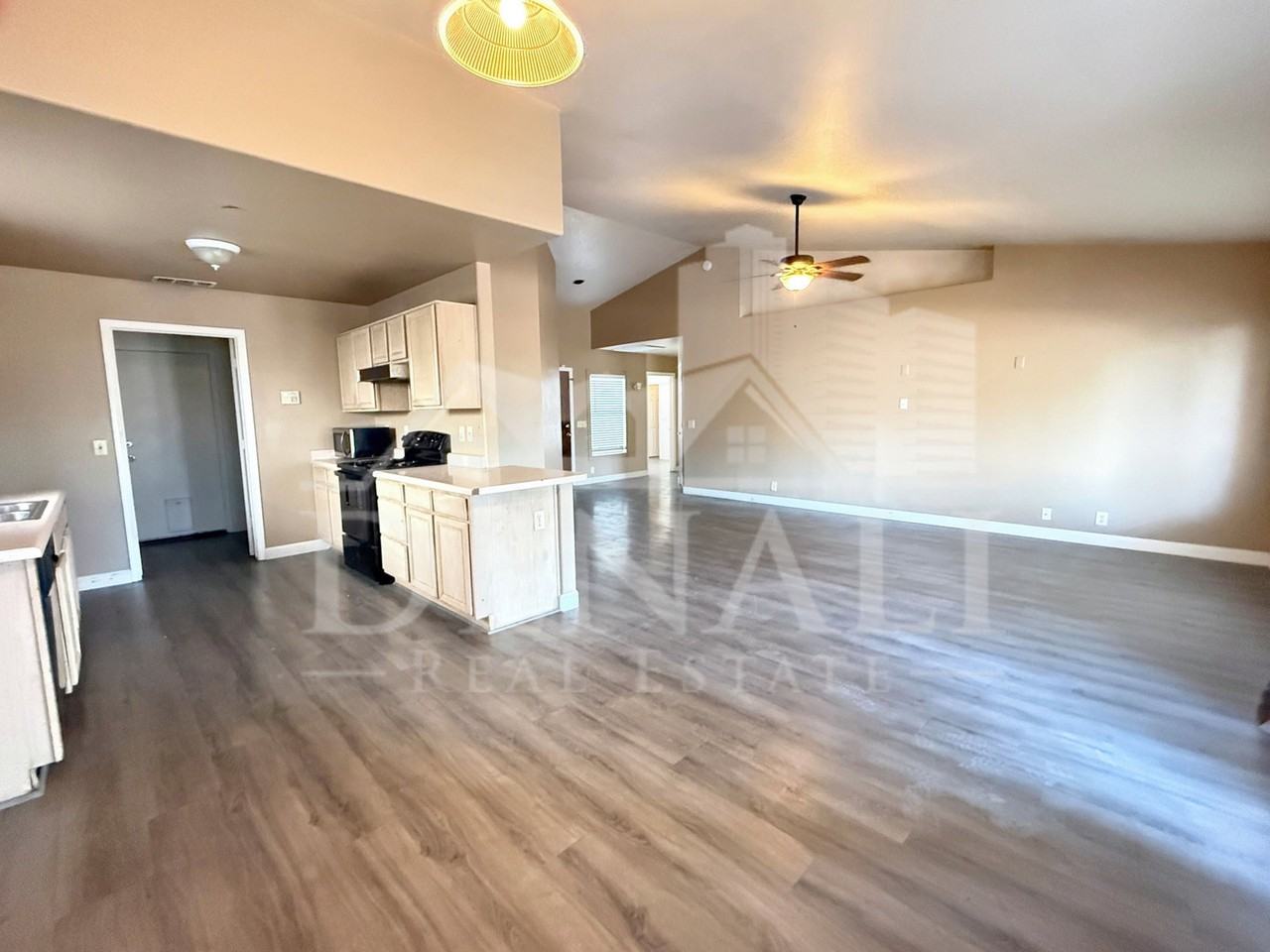 10225 W Windsor Blvd - Photo 5 of 17