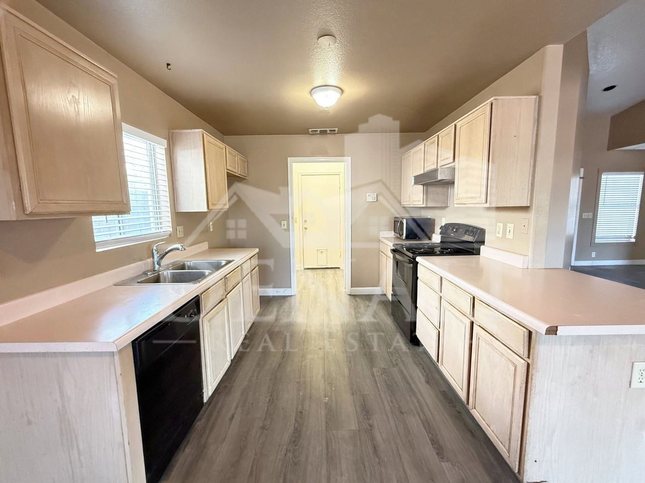 10225 W Windsor Blvd - Photo 6 of 17