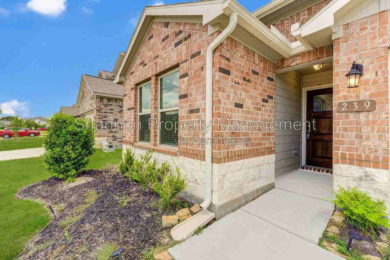 239 Murrieta Ln - Photo 3 of 31