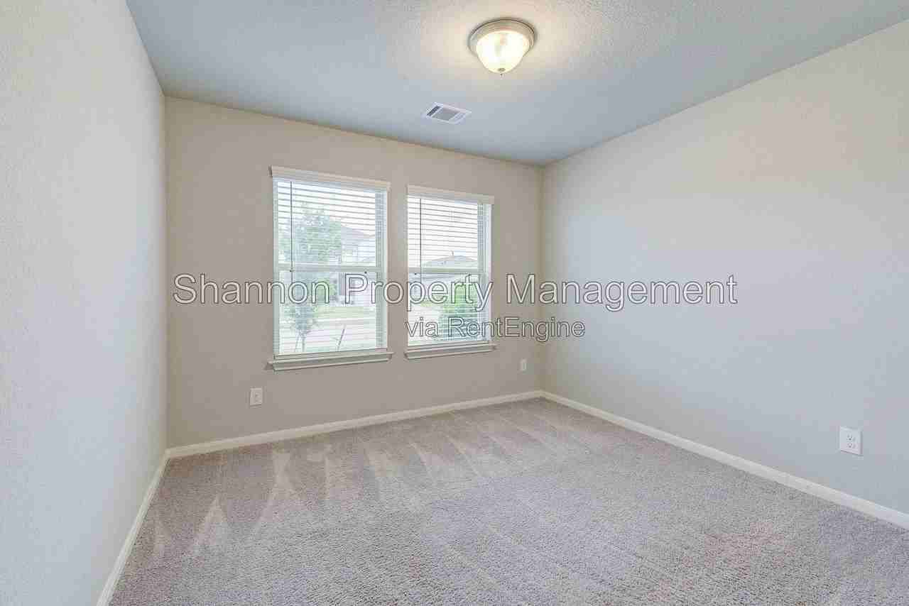 239 Murrieta Ln - Photo 5 of 31