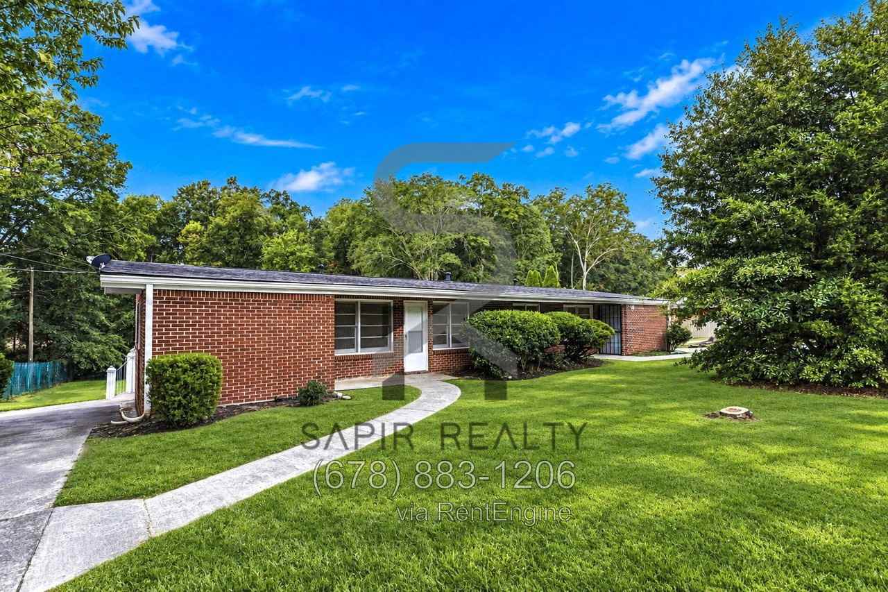 1057 Pine St Ne - Photo 2 of 18