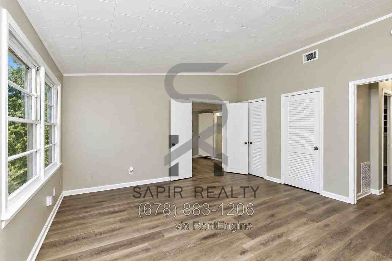 1057 Pine St Ne - Photo 3 of 18