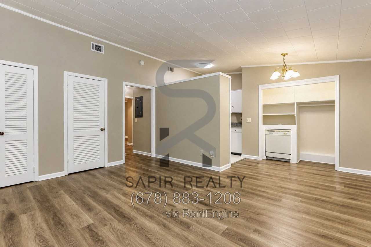 1057 Pine St Ne - Photo 4 of 18