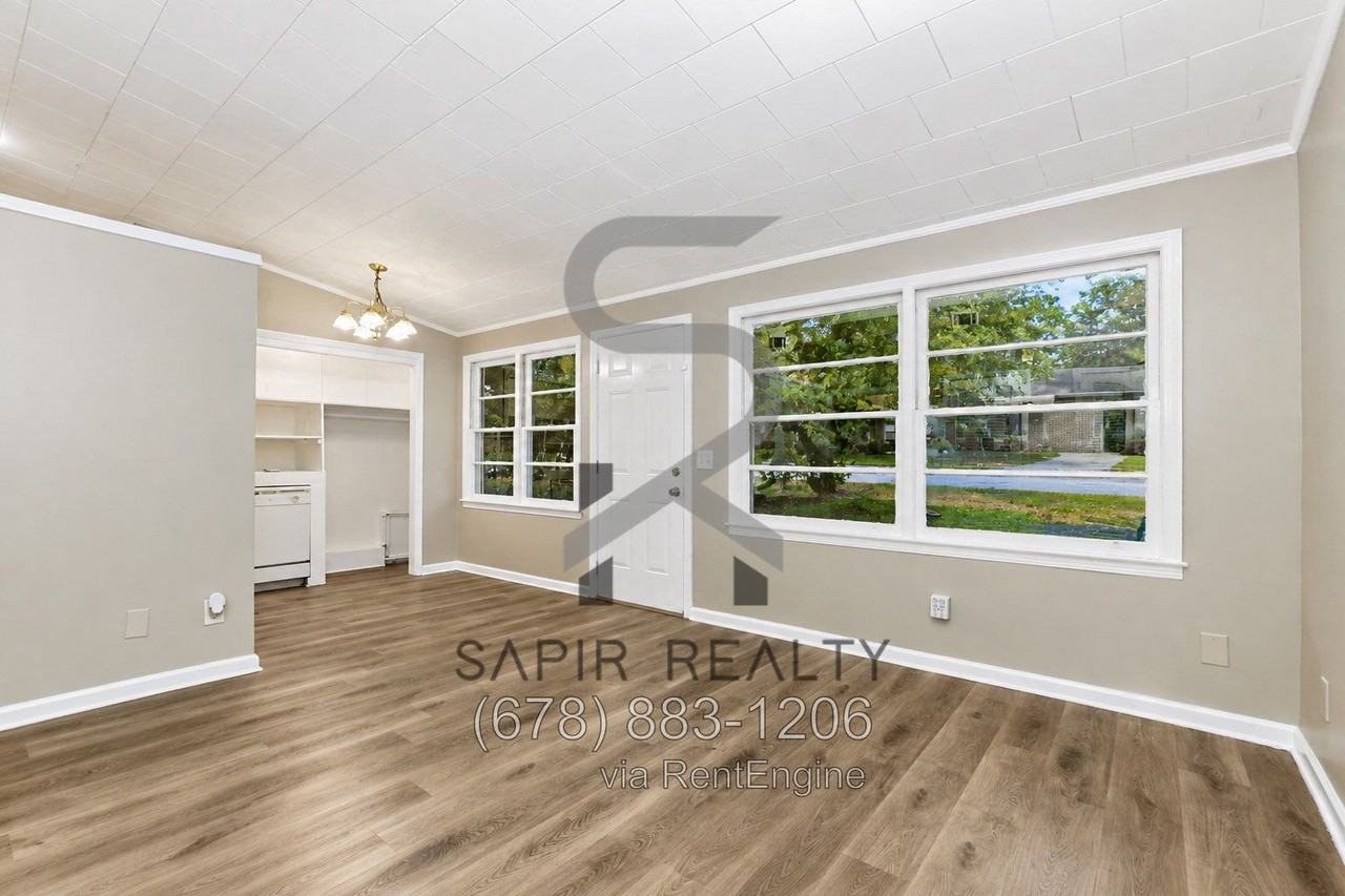 1057 Pine St Ne - Photo 5 of 18