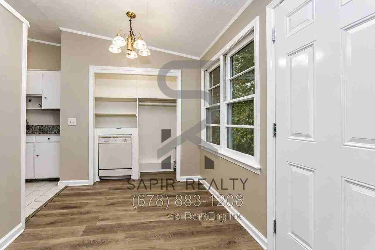 1057 Pine St Ne - Photo 6 of 18