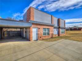 featured image of 1300 Ne 10th St #B