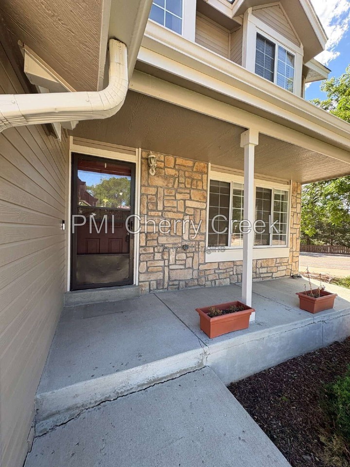 812 Thames St - Photo 5 of 50