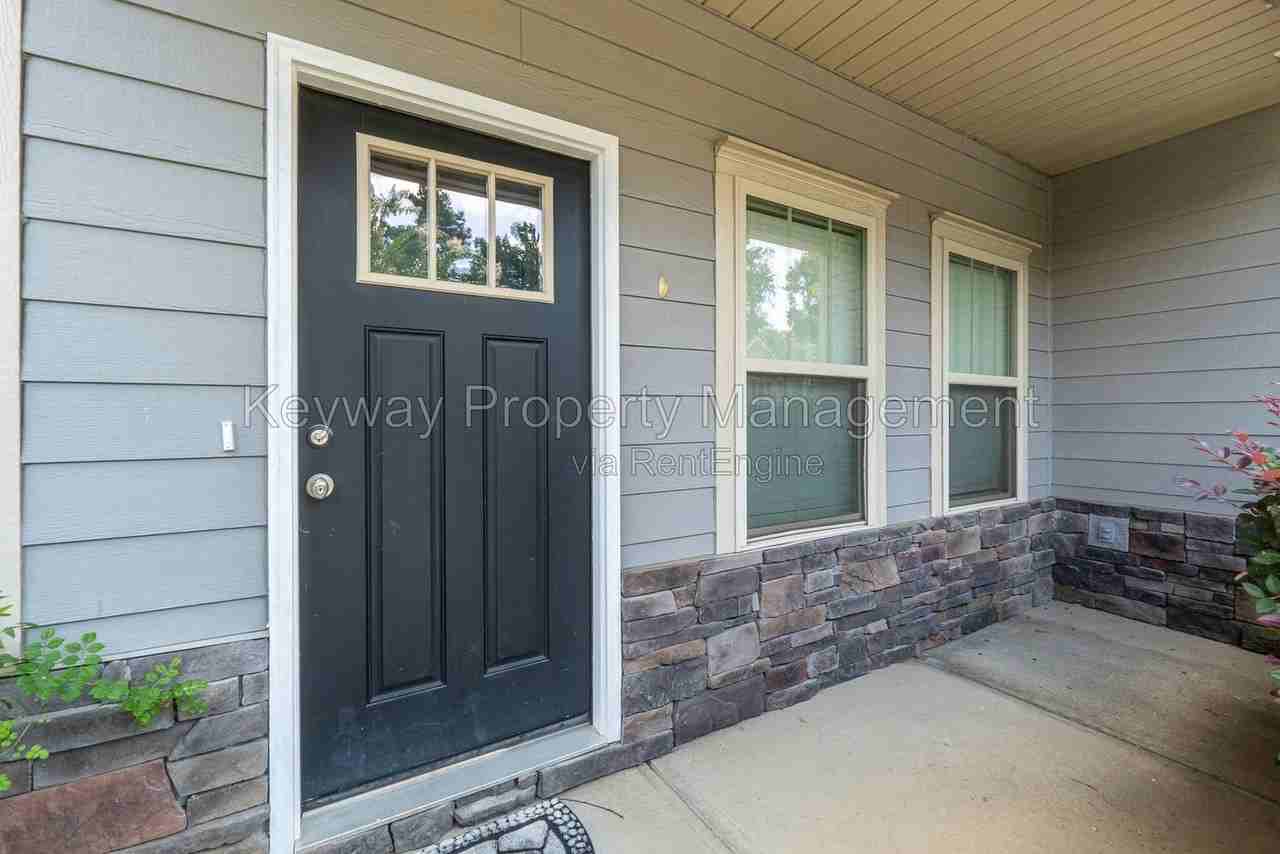 215 Ryan Ln - Photo 4 of 33