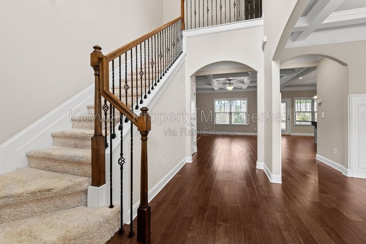 215 Ryan Ln - Photo 5 of 33