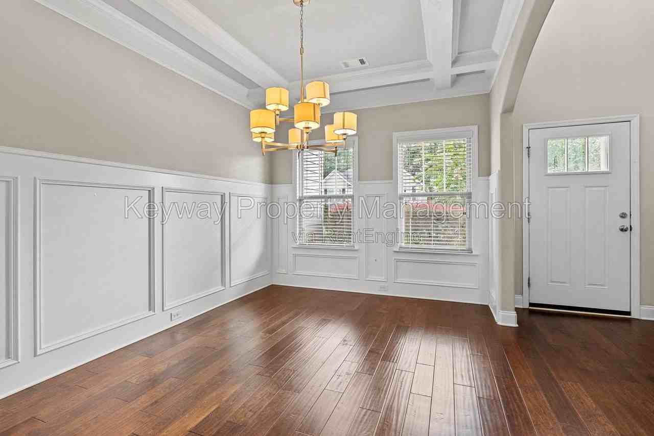 215 Ryan Ln - Photo 6 of 33