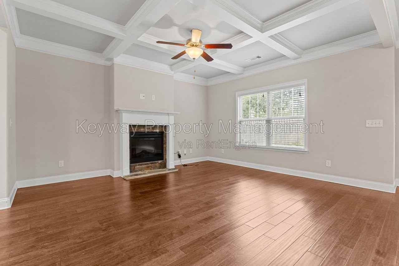 215 Ryan Ln - Photo 7 of 33