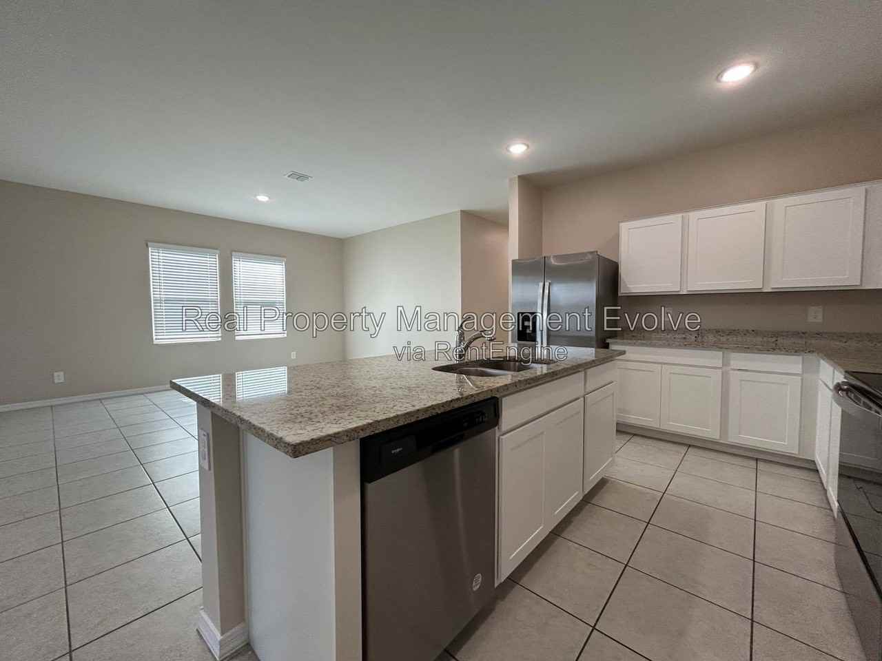 9624 W Raymond St - Photo 6 of 34