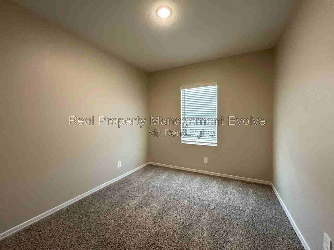 9624 W Raymond St - Photo 7 of 34