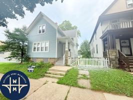 featured image of 2454 N 7th St