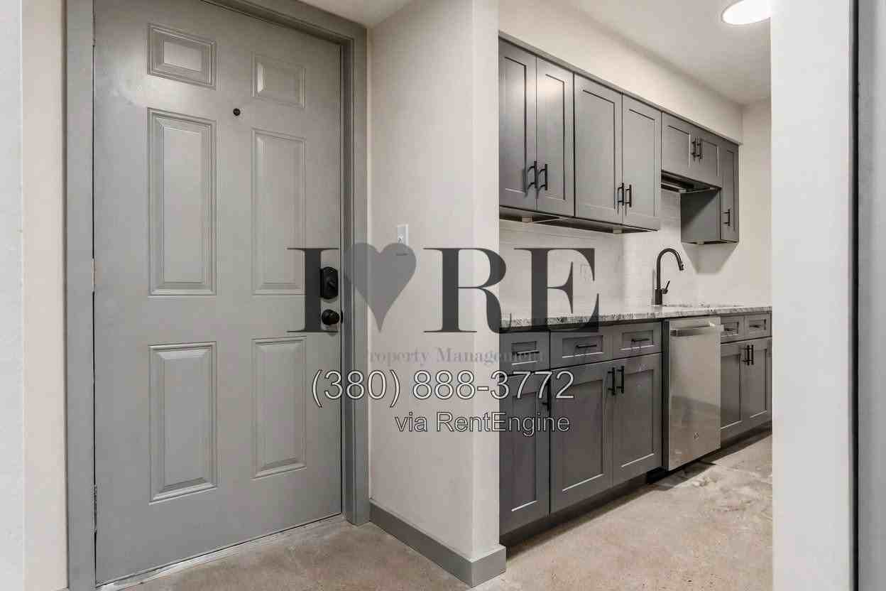 2085 W Broad St #106 - Photo 7 of 15