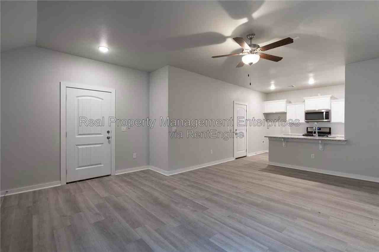 1308 E Cavanaugh St - Photo 3 of 22