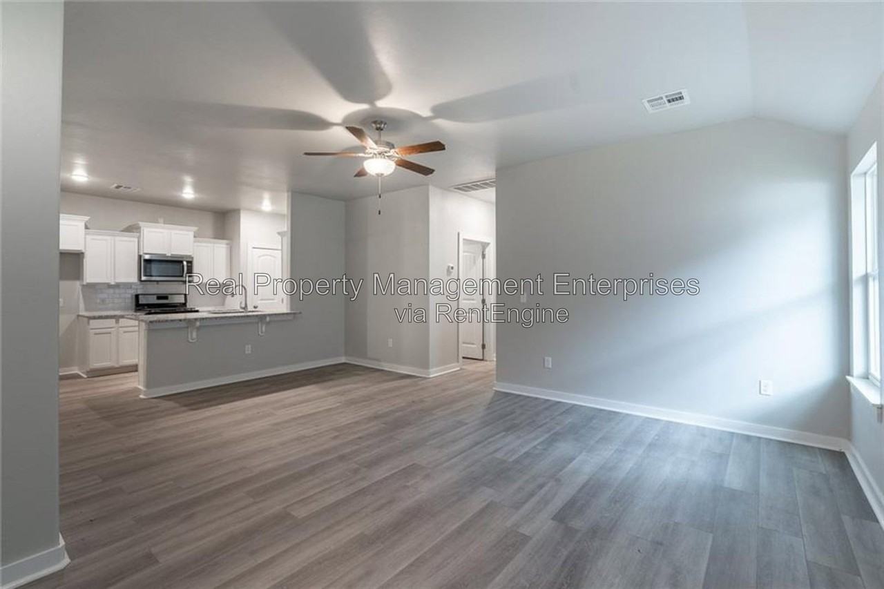 1308 E Cavanaugh St - Photo 5 of 22