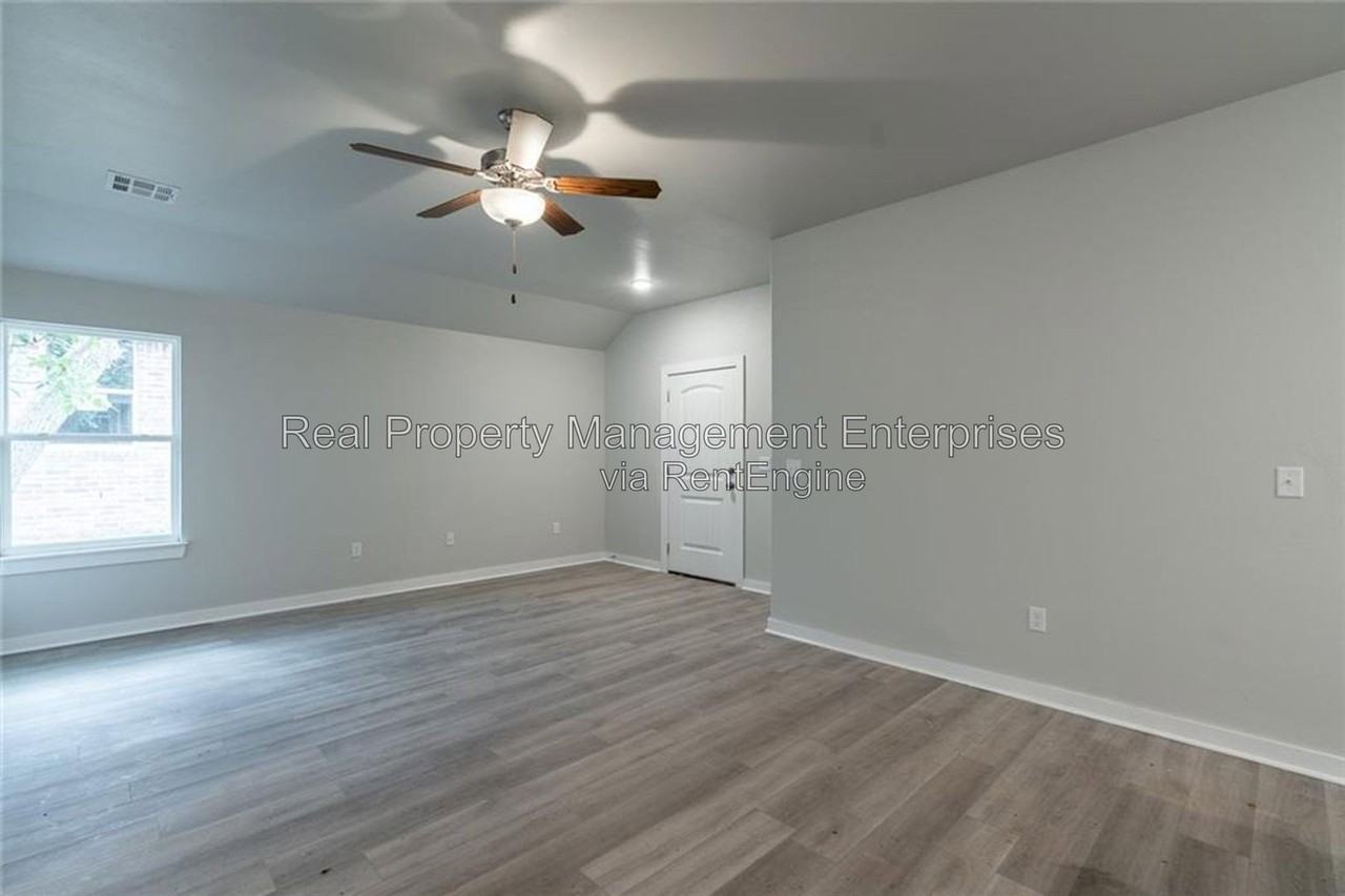 1308 E Cavanaugh St - Photo 6 of 22