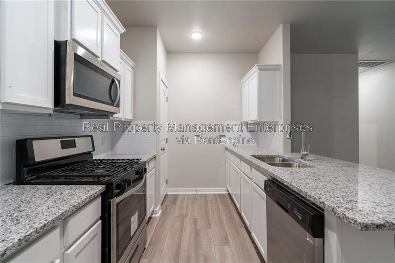1308 E Cavanaugh St - Photo 7 of 22