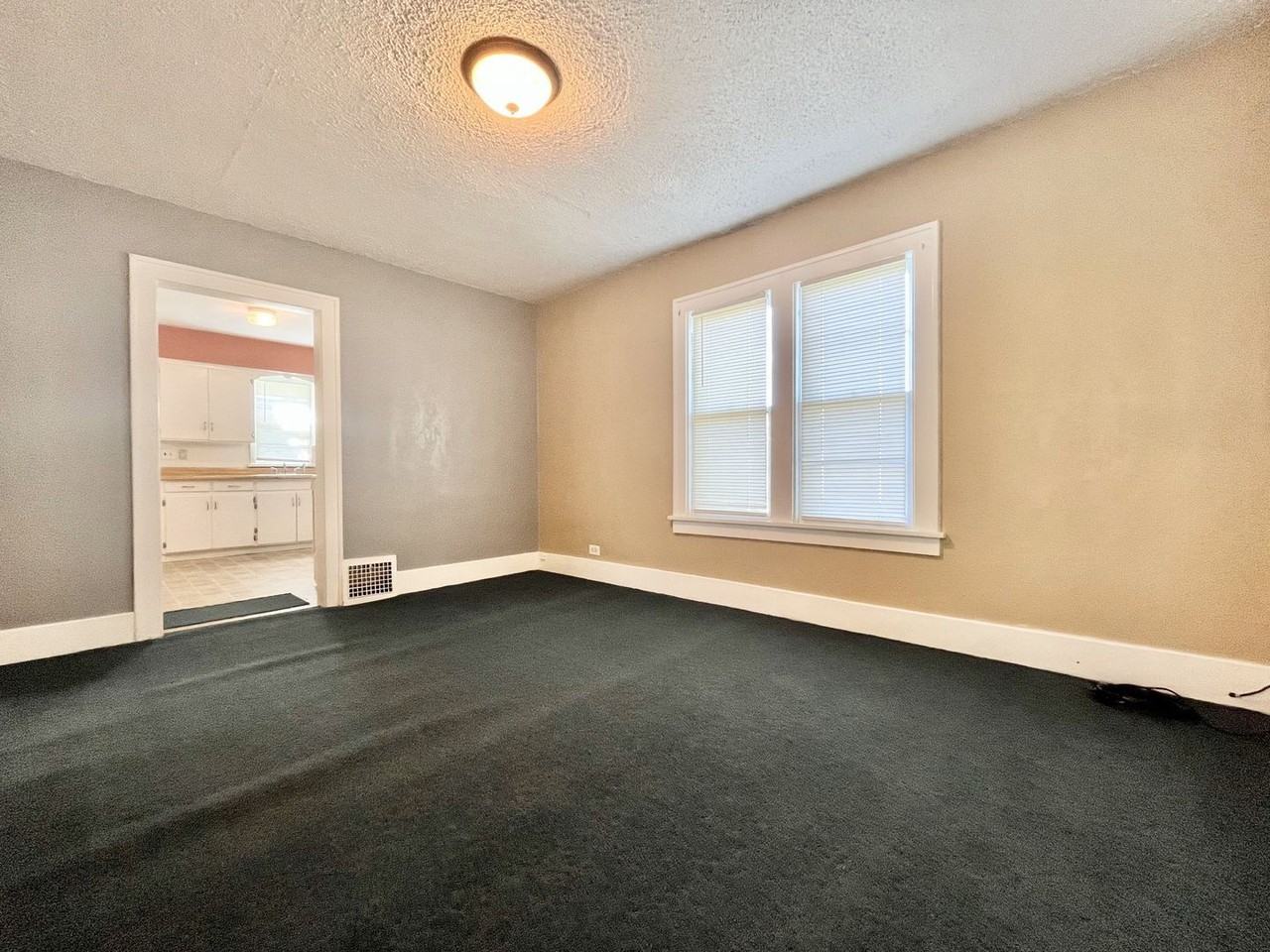 917 Amity Ave - Photo 4 of 19