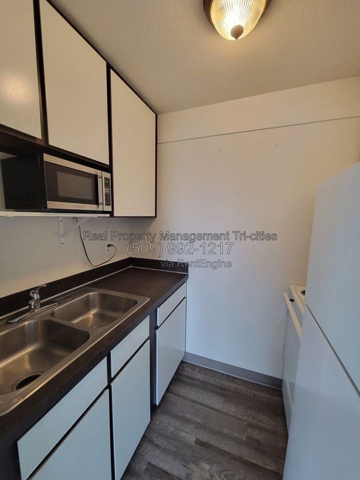 3513 W 4th Ave #A - Photo 6 of 8