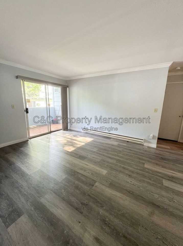 485 Lighthouse Dr - Photo 3 of 6