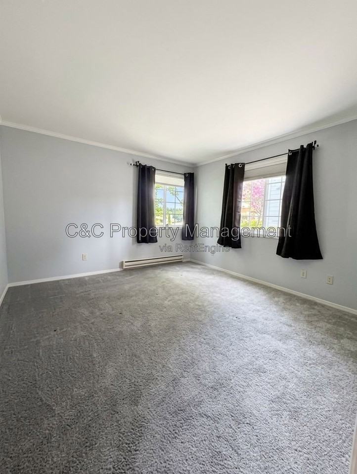 485 Lighthouse Dr - Photo 4 of 6
