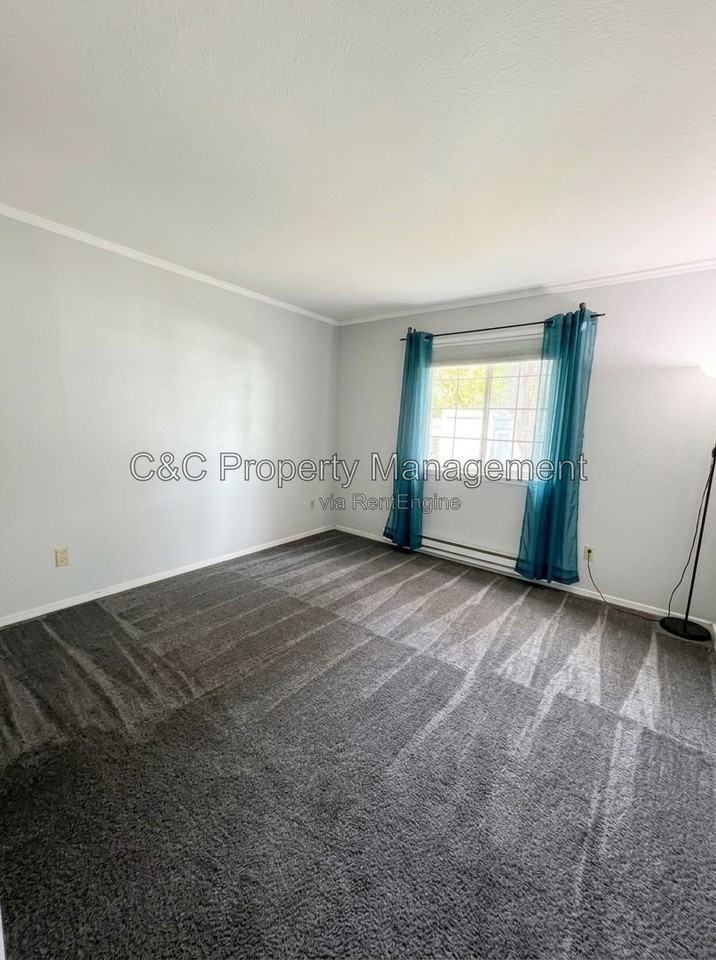 485 Lighthouse Dr - Photo 5 of 6