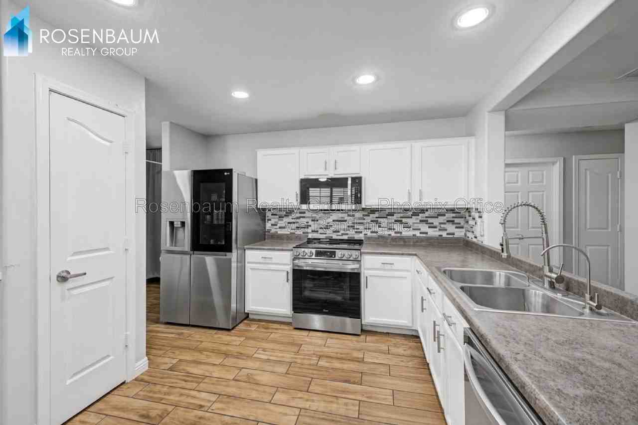 45047 W Bahia Dr - Photo 5 of 17