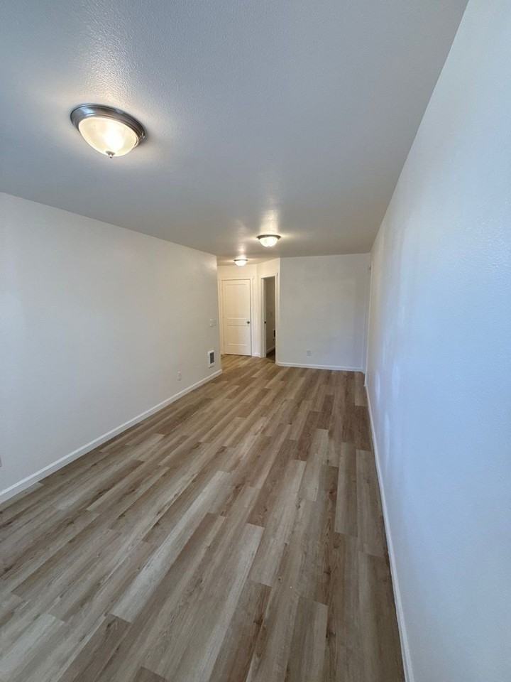 200 Railroad Ave #7 - Photo 2 of 17