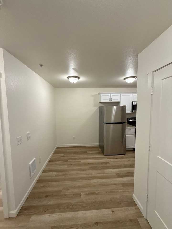 200 Railroad Ave #7 - Photo 4 of 17