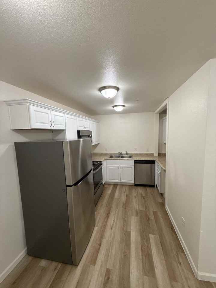 200 Railroad Ave #7 - Photo 5 of 17