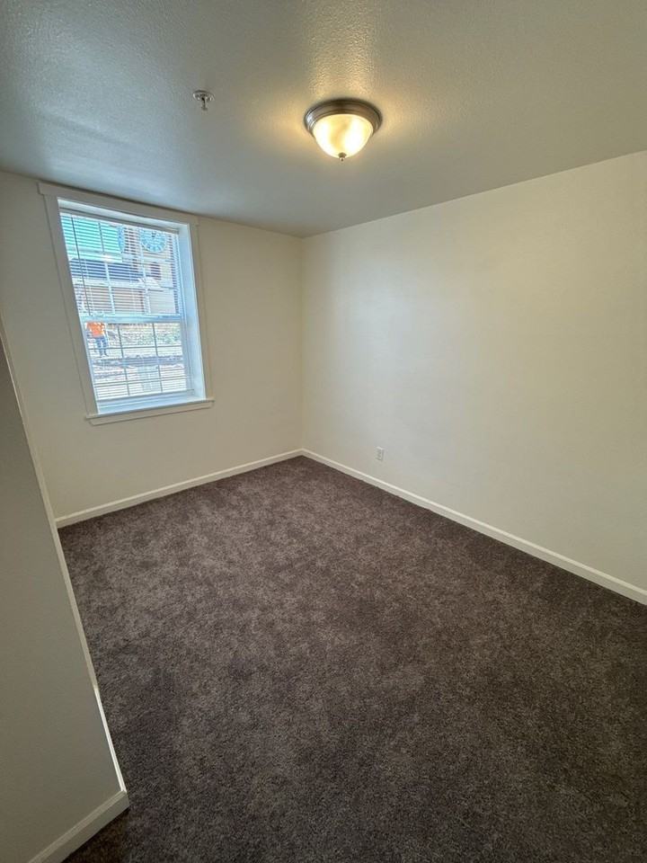 200 Railroad Ave #7 - Photo 7 of 17